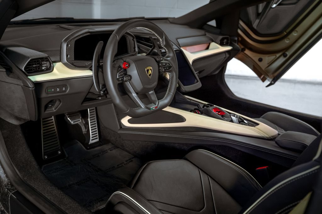 Used 2024 Lamborghini Revuelto AWD/4WD image 24