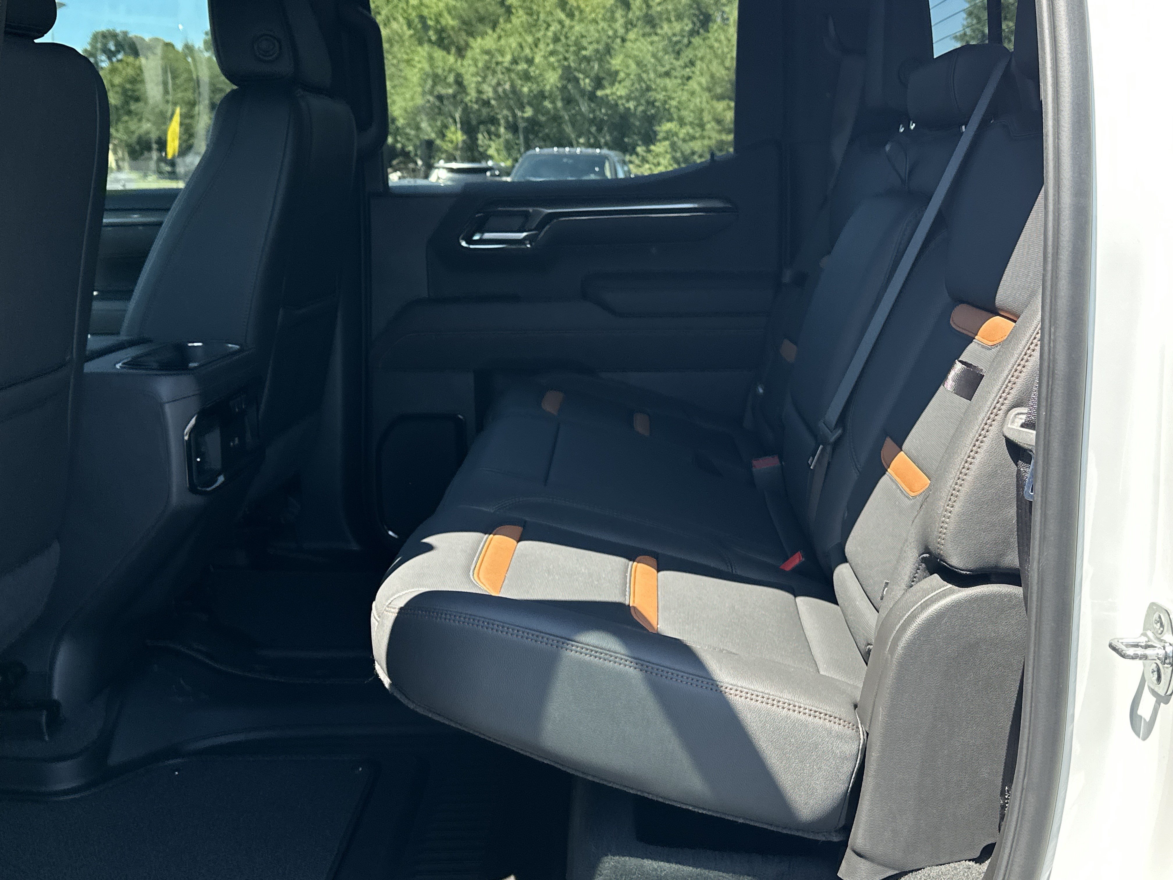 Used 2025 GMC Sierra 1500 AT4 w/ AT4 Premium Package AWD/4WD image 15