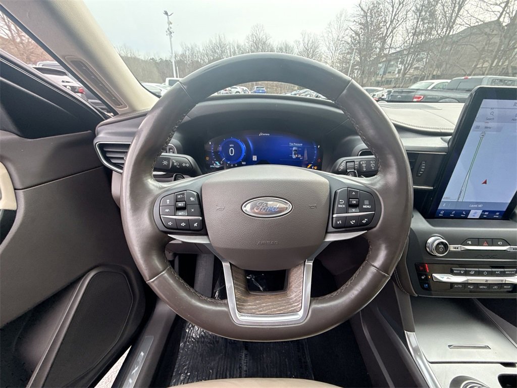 Used 2020 Ford Explorer Platinum w/ Premium Technology Package image 11