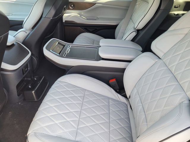 New 2026 Lincoln Navigator L Black Label AWD/4WD image 16