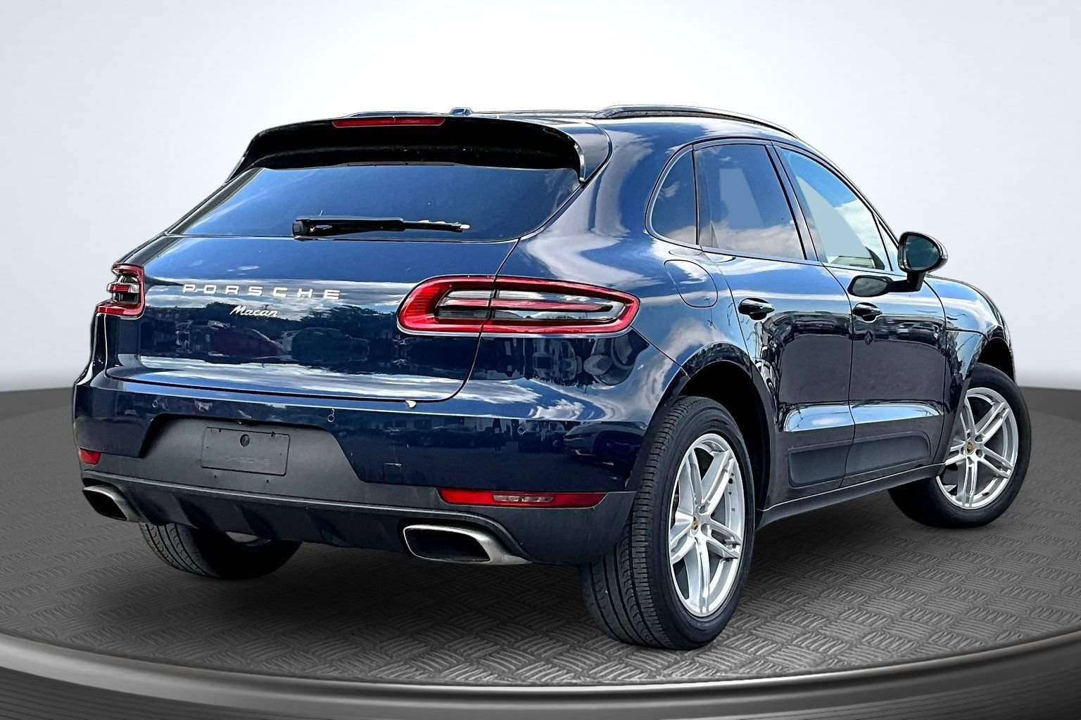 Used 2017 Porsche Macan AWD/4WD image 7