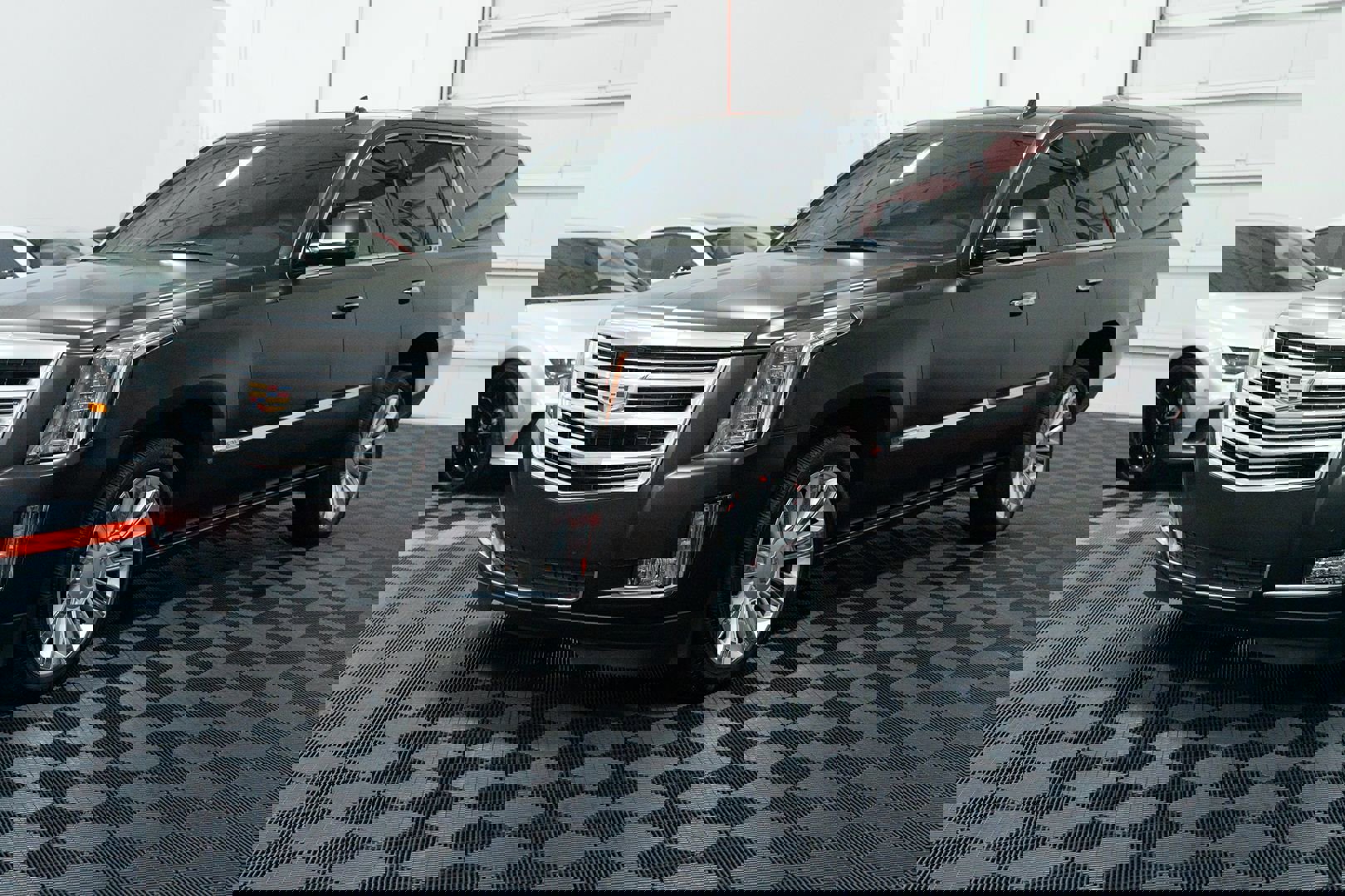 Used 2016 Cadillac Escalade ESV Platinum image 3