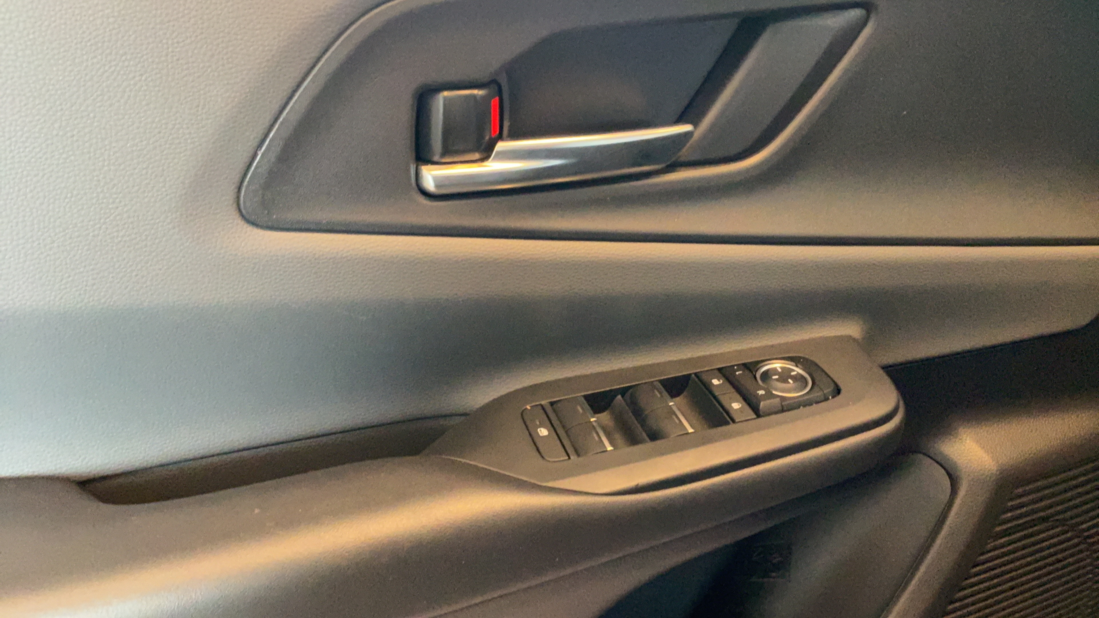 Certified 2025 Toyota Prius XLE FWD image 21
