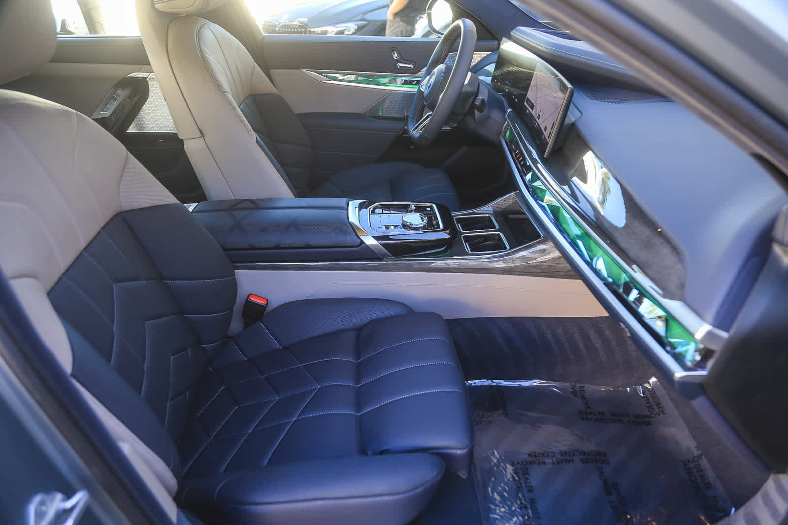 Used 2025 BMW i7 M70 w/ Executive Package image 13