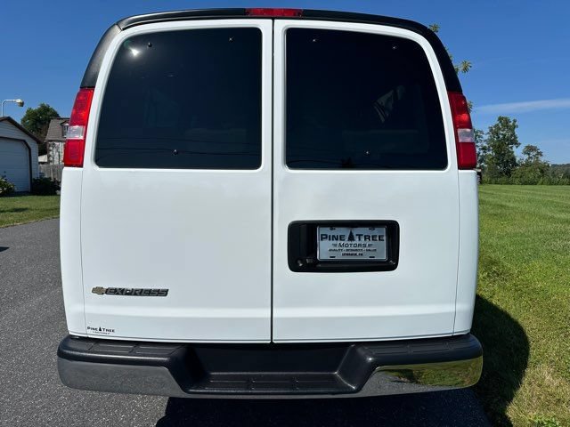 Used 2025 Chevrolet Express 3500 LT w/ LT Preferred Equipment Group RWD image 5