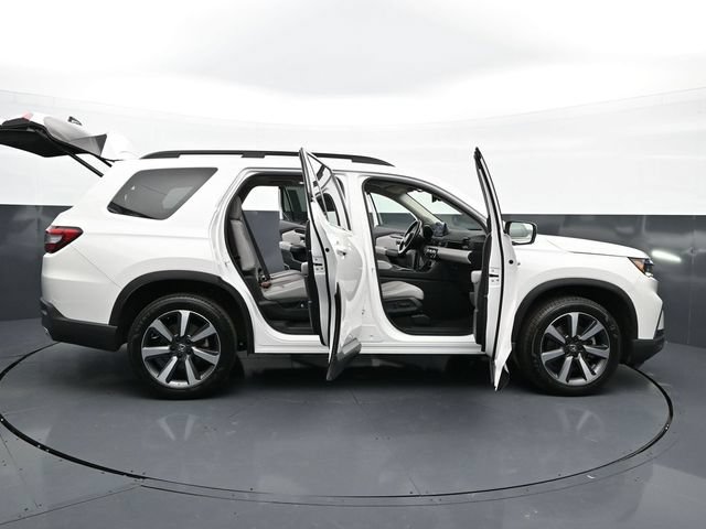 Used 2025 Honda Pilot Touring image 46