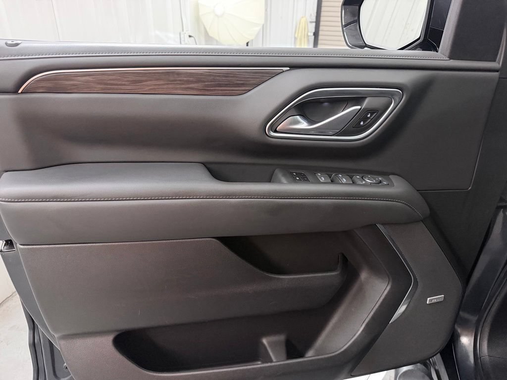 Used 2022 Chevrolet Tahoe Z71 w/ Luxury Package AWD/4WD image 12