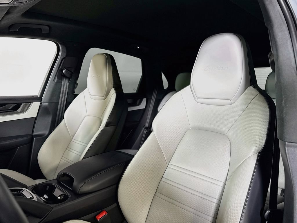 Certified 2024 Porsche Cayenne Turbo AWD/4WD image 5