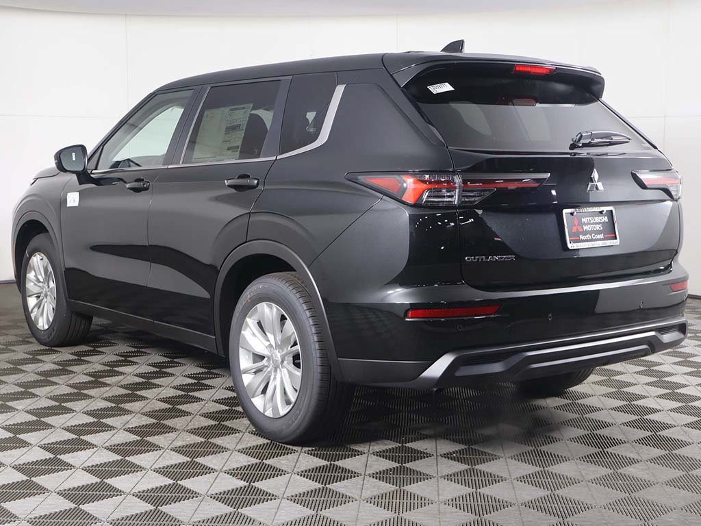 New 2026 Mitsubishi Outlander ES AWD/4WD image 8