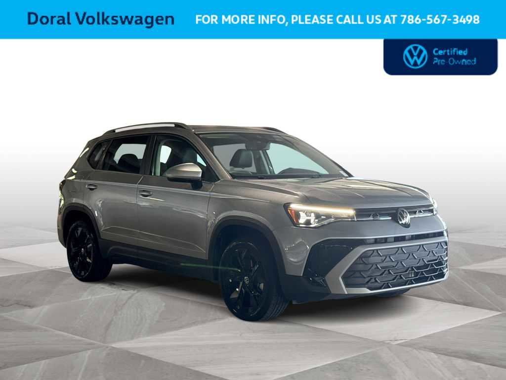 Used 2025 Volkswagen Taos SE FWD image 2