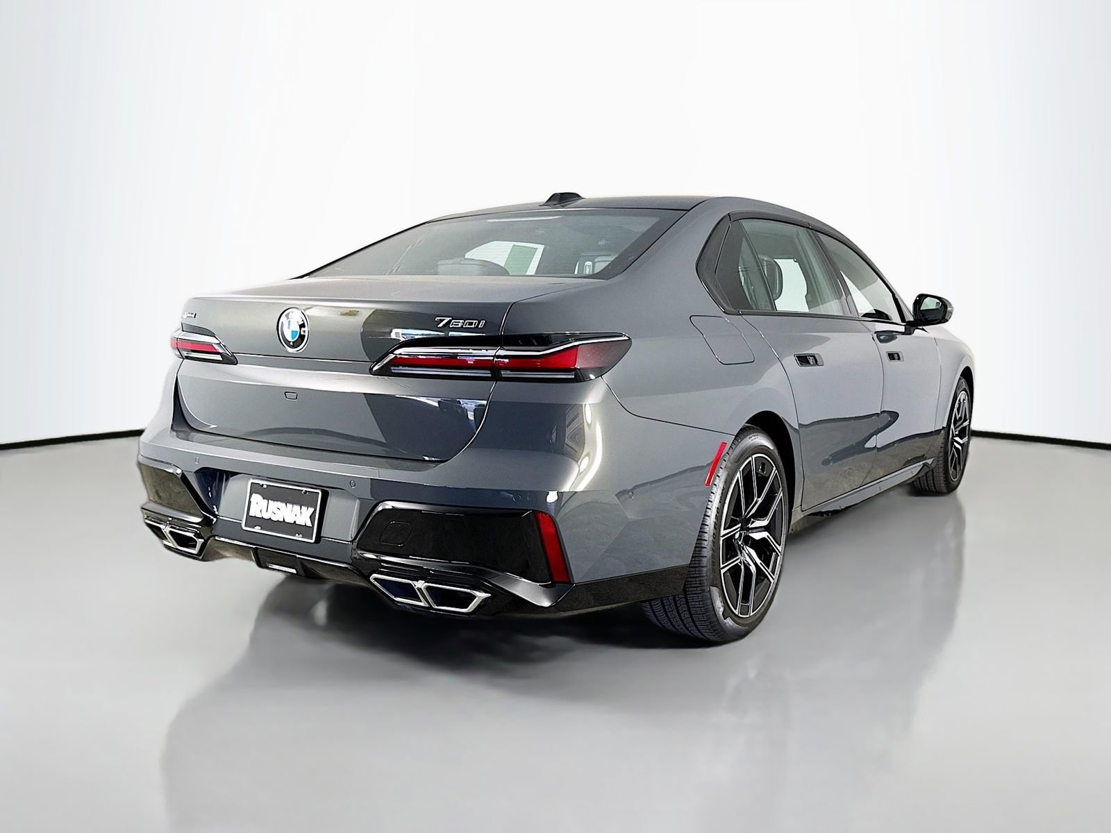 Used 2025 BMW 760i xDrive image 7