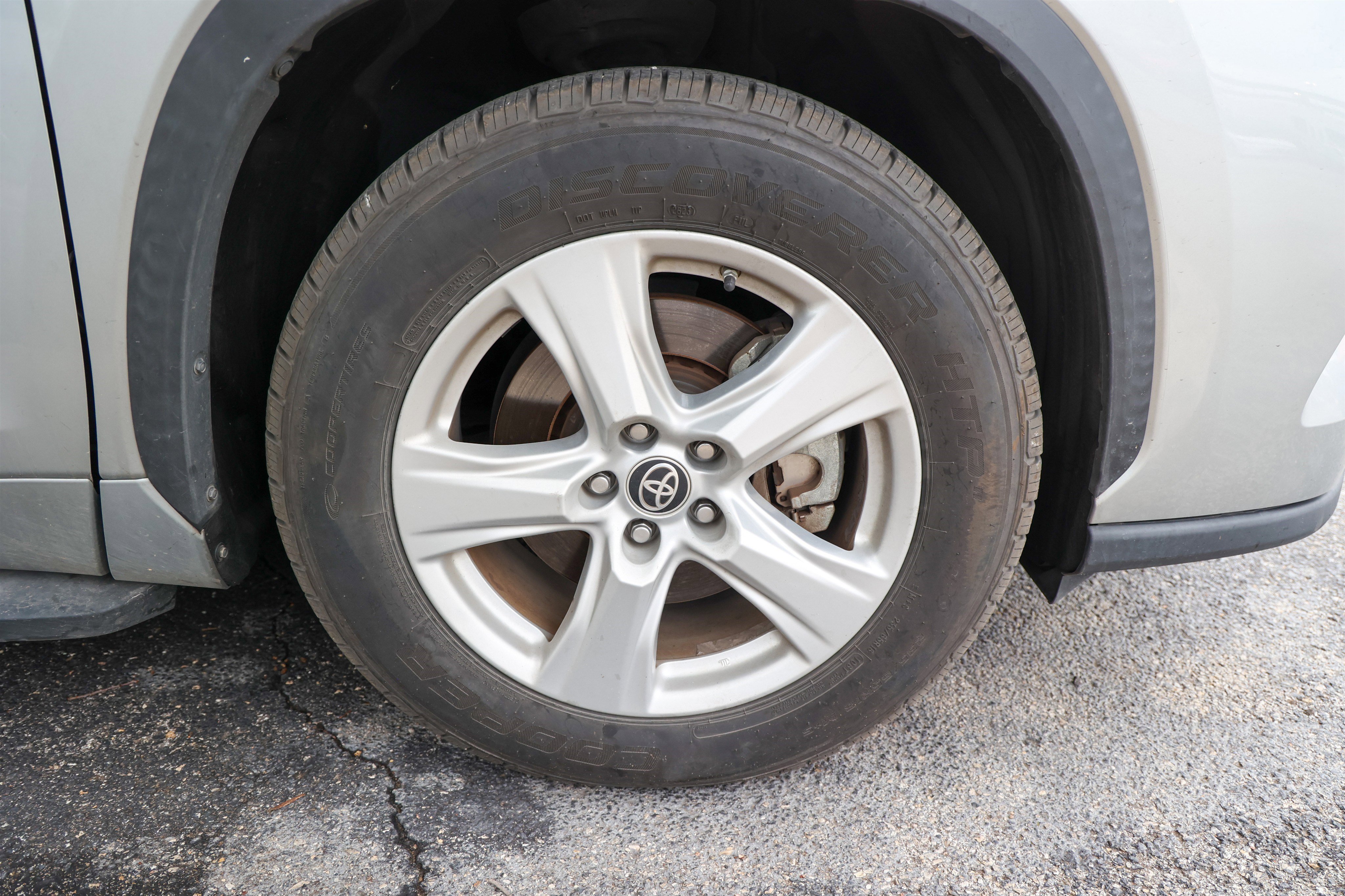 Used 2021 Toyota Highlander LE FWD image 13