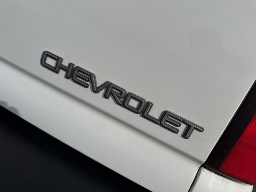 Used 2004 Chevrolet Suburban 2500 LT w/ Preferred Equipment Group image 8