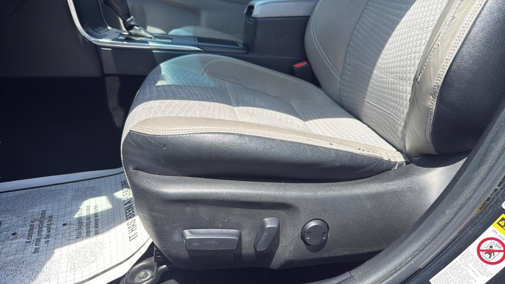 Used 2015 Toyota Camry SE FWD image 21