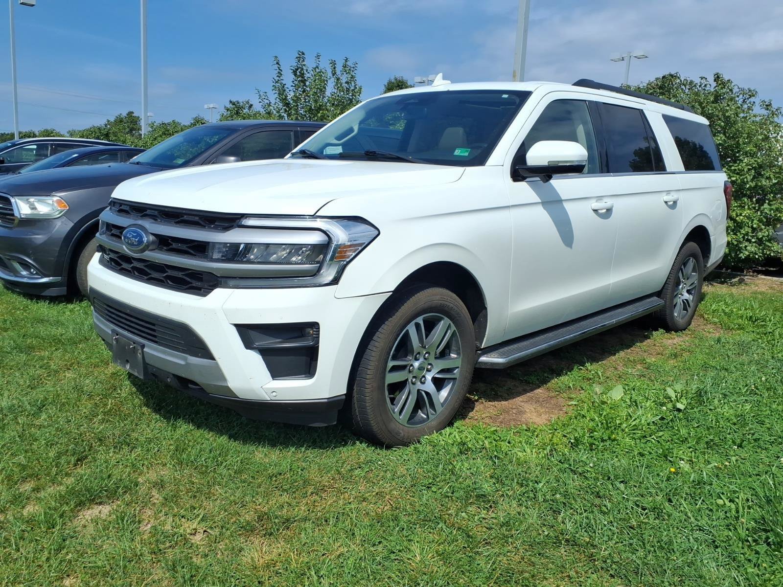 Used 2022 Ford Expedition Max XLT AWD/4WD image 3