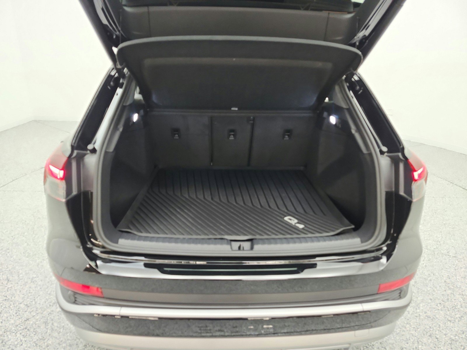 Used 2023 Audi Q4 e-tron Prestige w/ 20" Wheel Package image 21