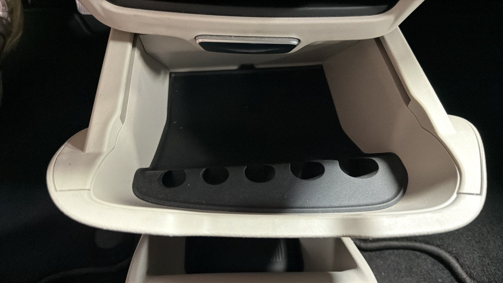 Used 2023 Chrysler Voyager LX FWD image 30