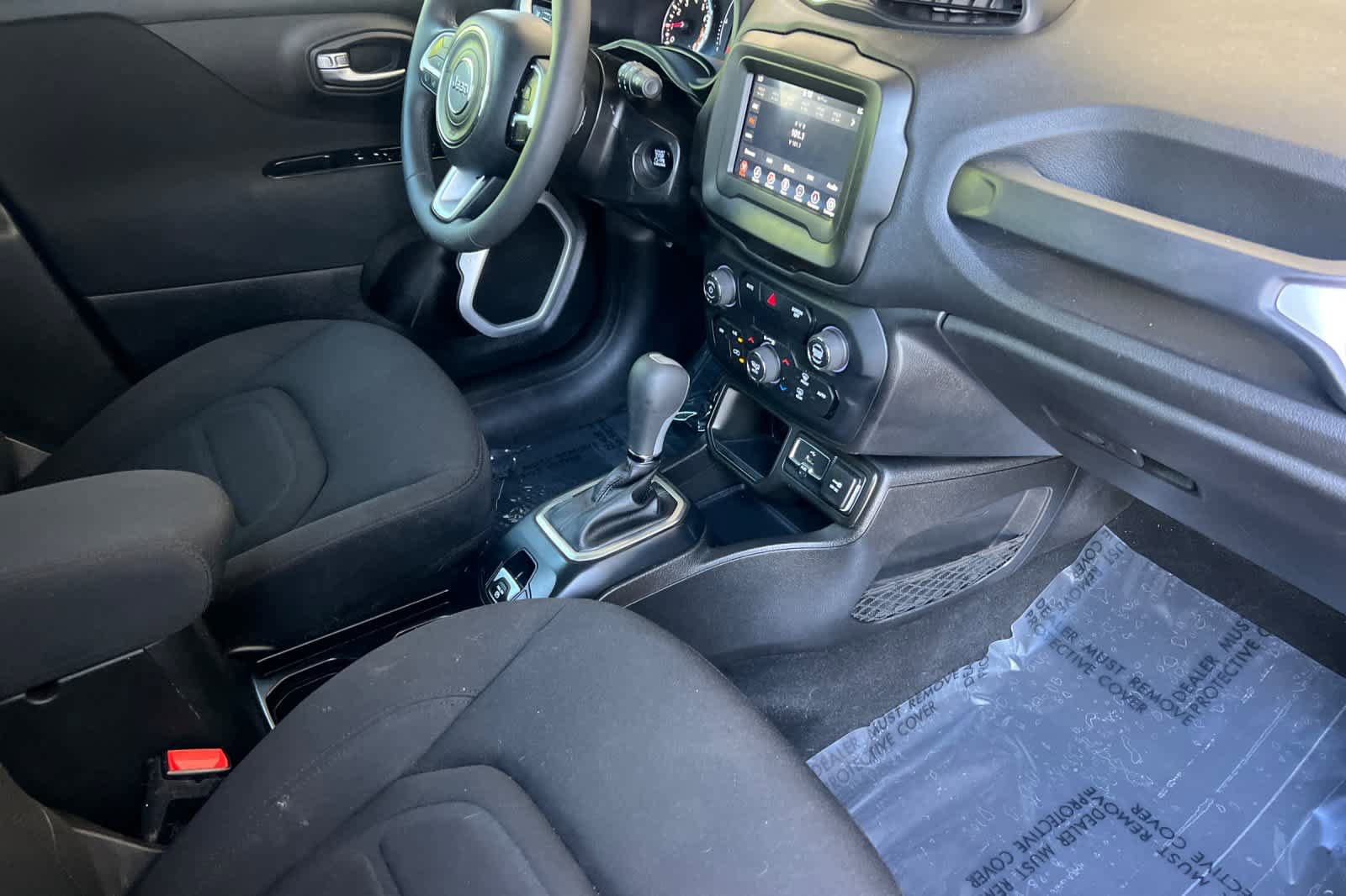 Used 2018 Jeep Renegade Latitude FWD image 16