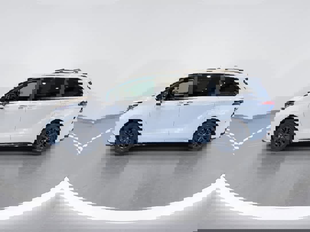 Used 2025 Toyota Sienna XSE w/ XSE Premium Package image 5