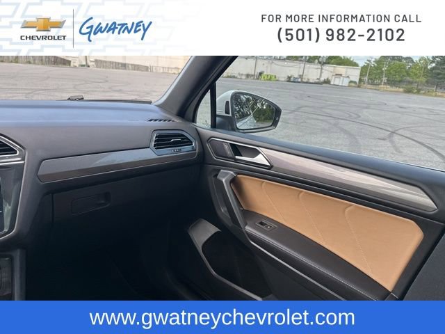 Used 2023 Volkswagen Tiguan SE w/ Panoramic Sunroof Package image 25