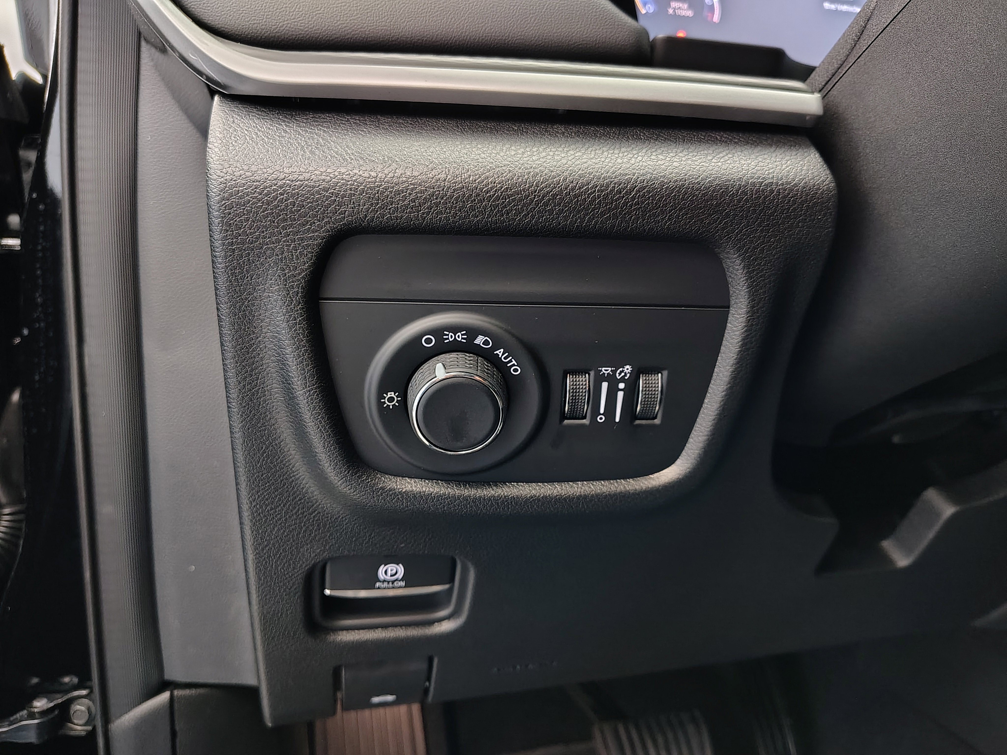 New 2025 Jeep Grand Cherokee Altitude image 38