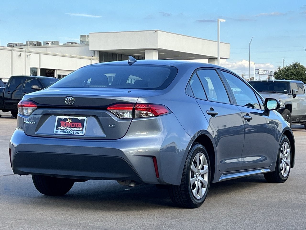 Used 2025 Toyota Corolla LE FWD image 4