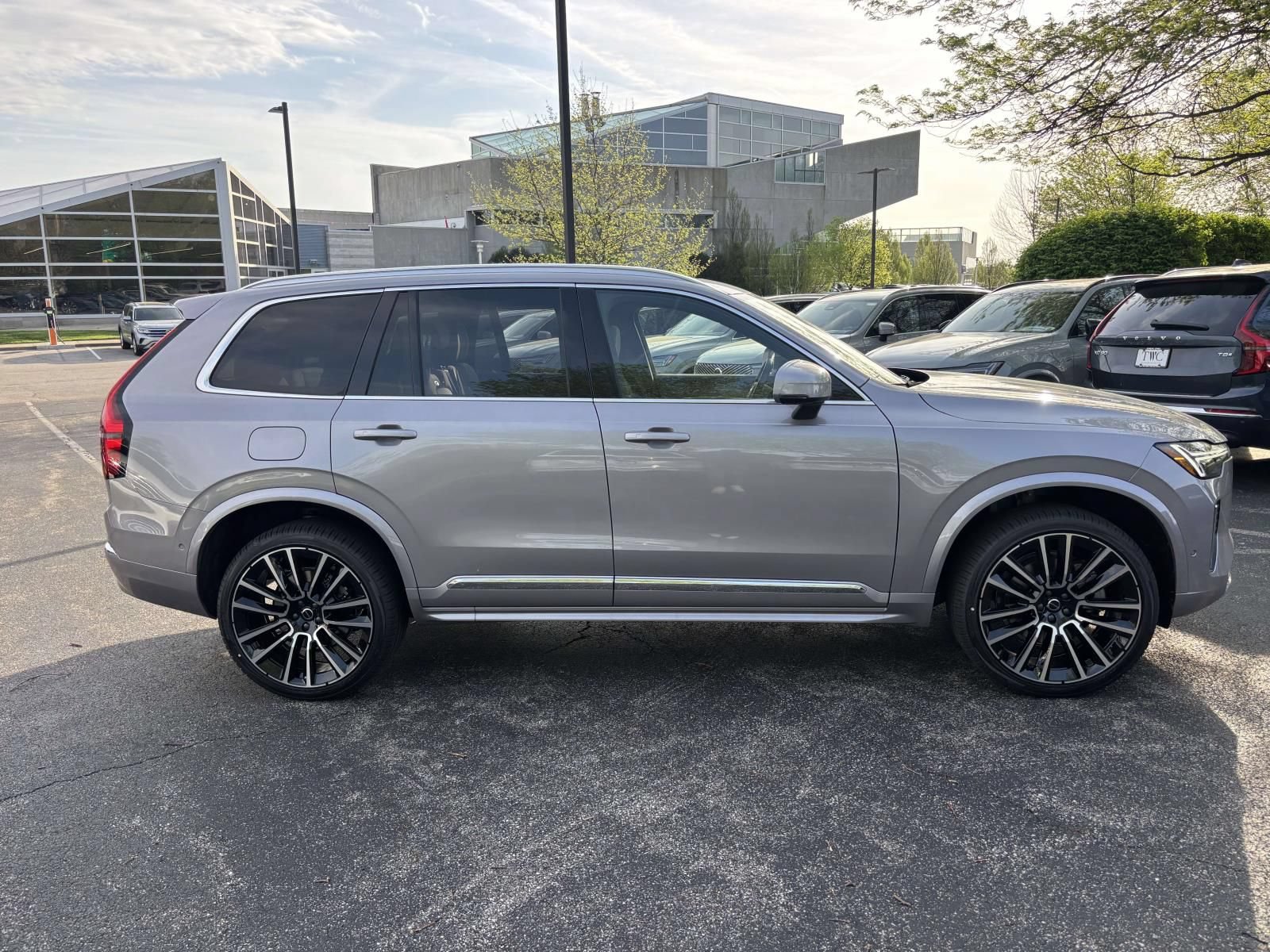 New 2026 Volvo XC90 B6 Plus w/ Protection Package Premier AWD/4WD image 4