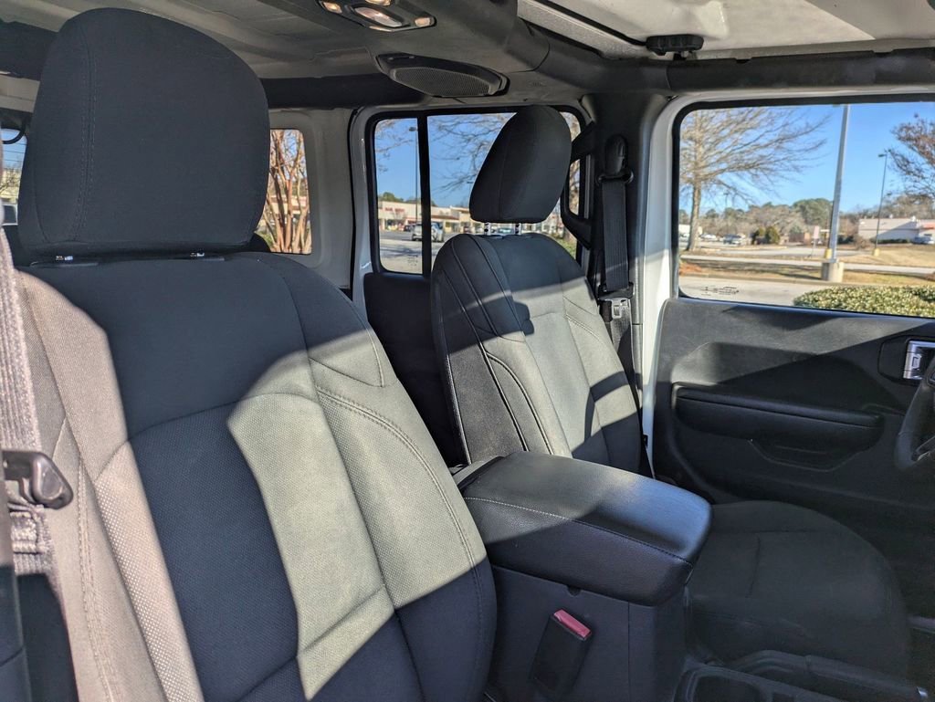 Used 2023 Jeep Wrangler Sport S image 19
