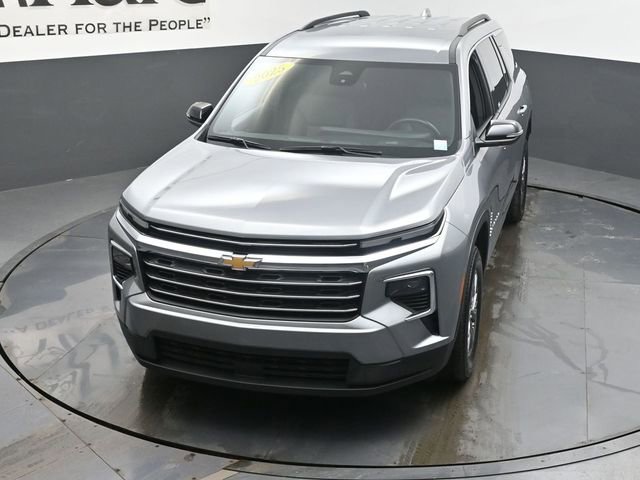 Used 2025 Chevrolet Traverse LT image 47