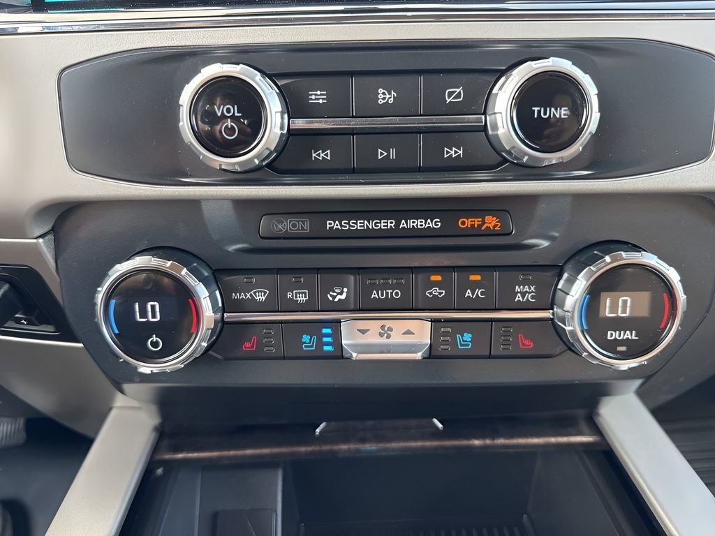 Used 2022 Ford F350 Lariat w/ Lariat Value Package AWD/4WD image 19