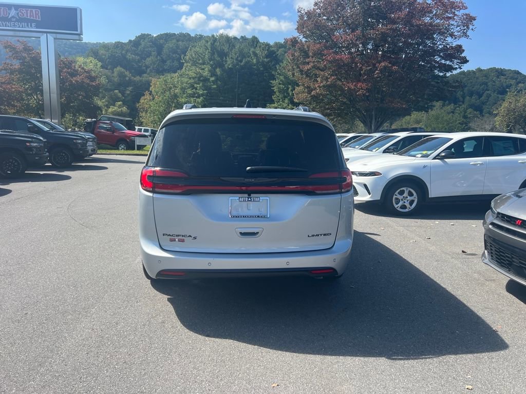 New 2026 Chrysler Pacifica Limited image 4