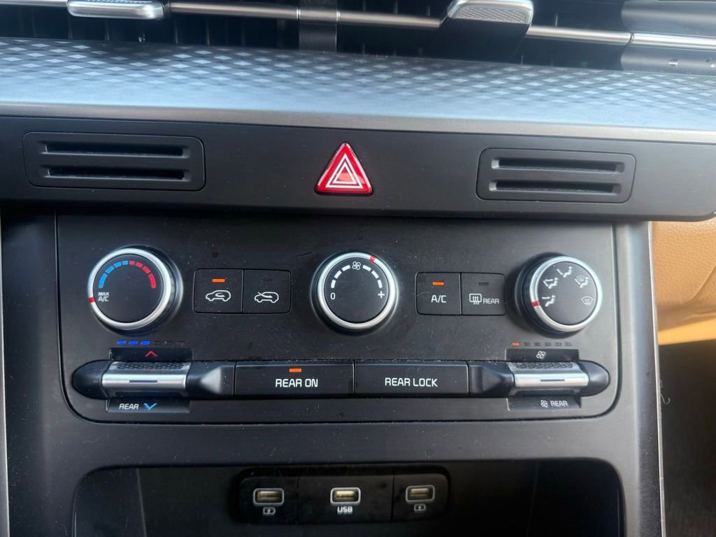 Used 2024 Kia Carnival LX FWD image 20