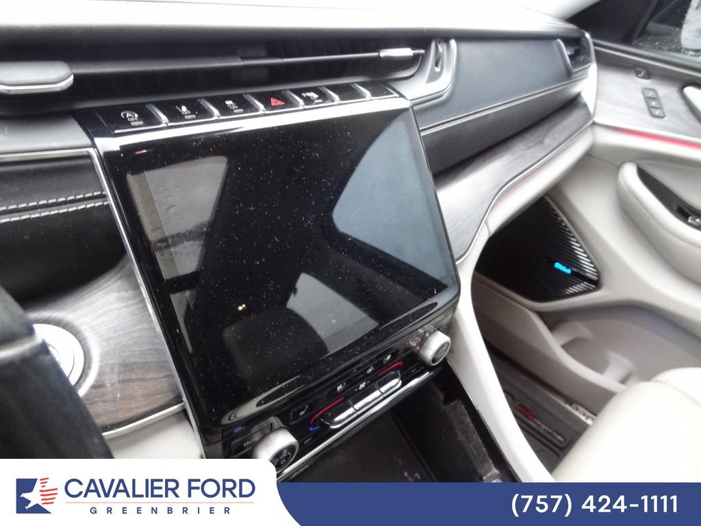 Used 2021 Jeep Grand Cherokee L Overland w/ Luxury Tech Group IV AWD/4WD image 10