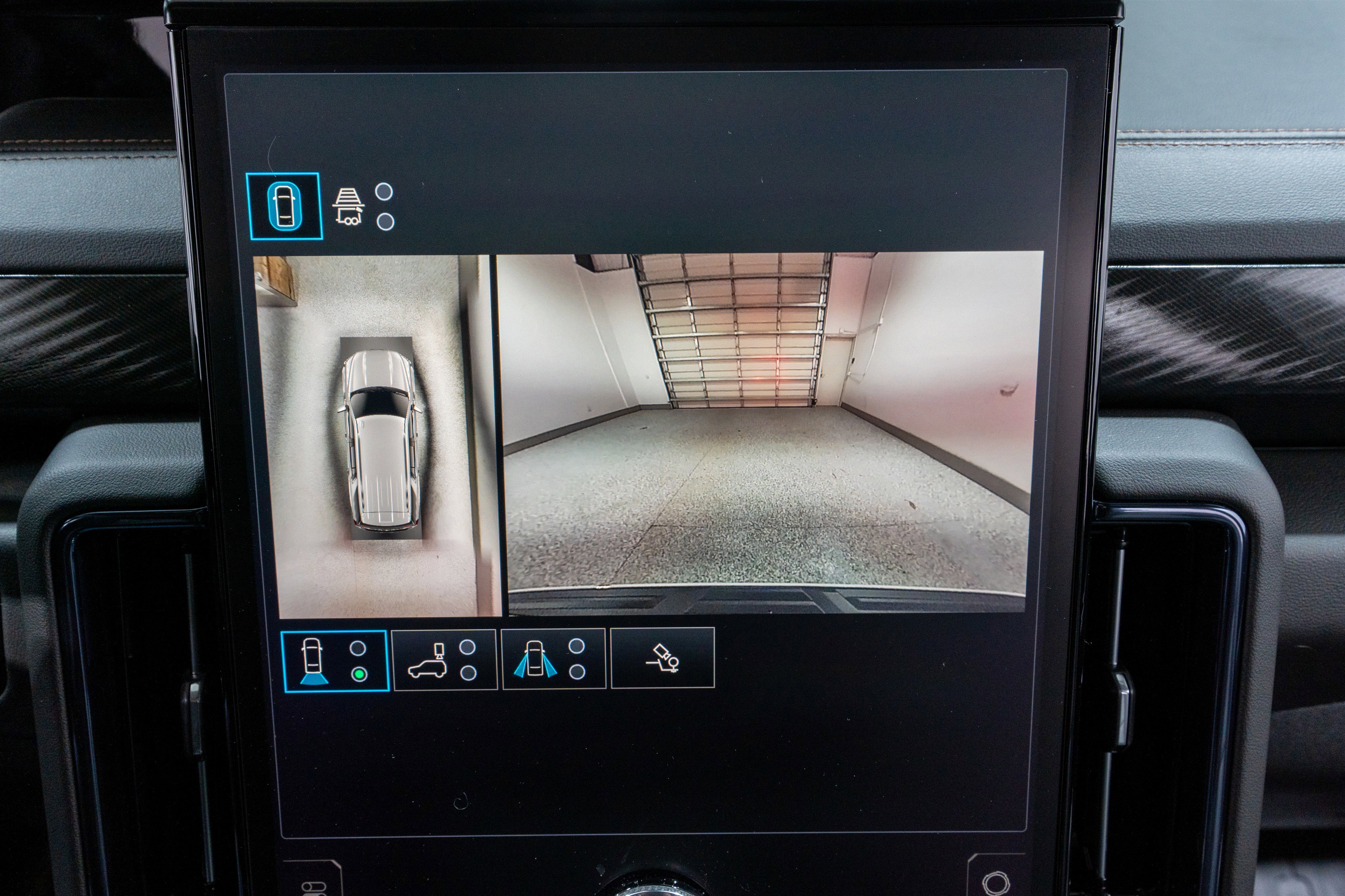 Used 2025 GMC Yukon AT4 w/ Premium Trailering Package image 25