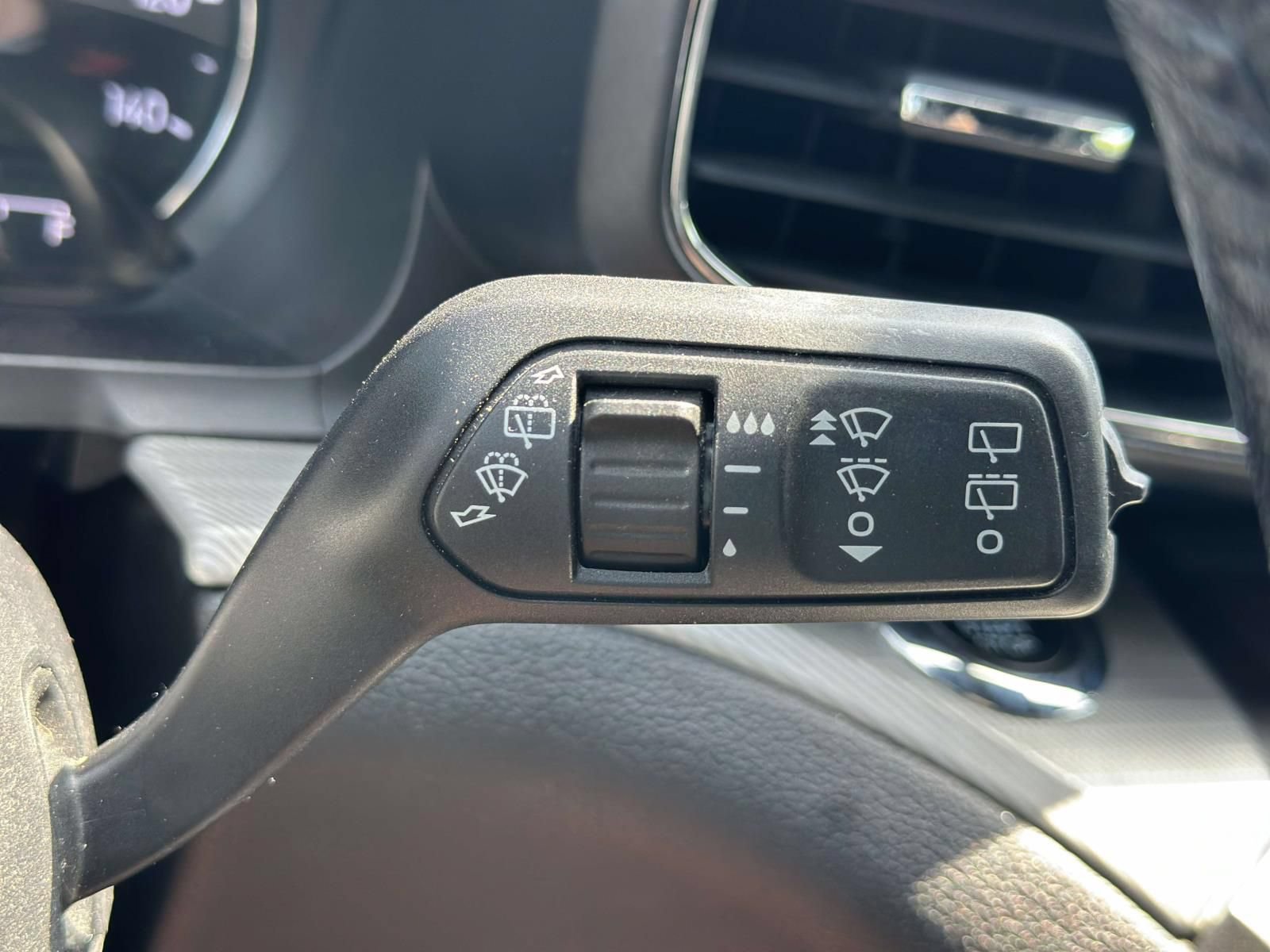 Used 2020 Ford Explorer XLT w/ Equipment Group 202A AWD/4WD image 17