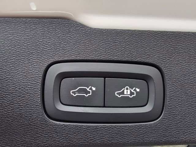 Used 2020 Volvo V60 T5 Cross Country w/ Protection Package AWD/4WD image 31