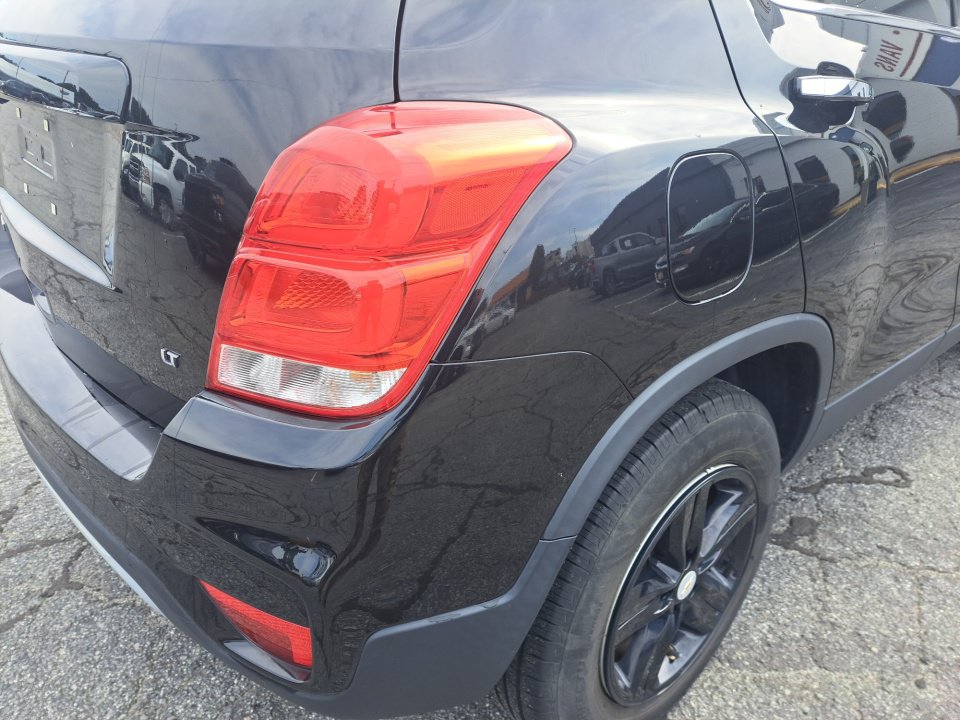 Used 2019 Chevrolet Trax LT w/ LT Convenience Package AWD/4WD image 16