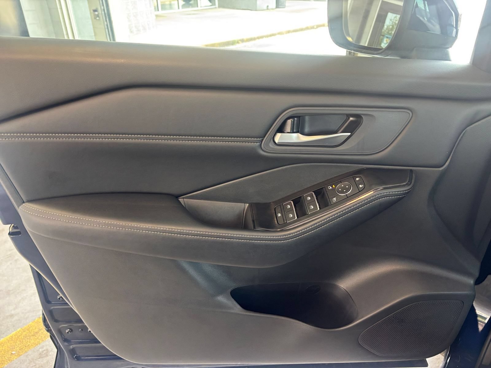 Used 2026 Nissan Rogue SL FWD image 18