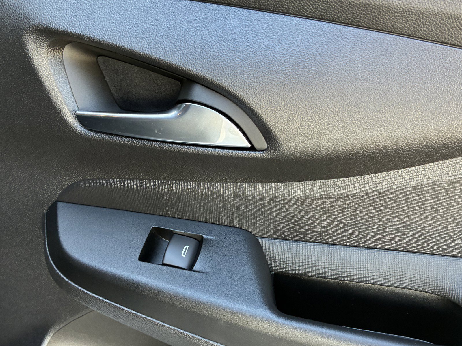 Used 2025 Buick Envista Sport Touring w/ Convenience I Package FWD image 13