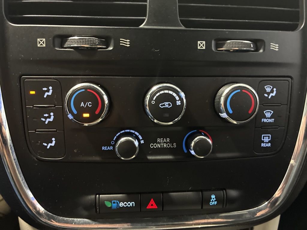 Used 2017 Dodge Grand Caravan SXT image 25