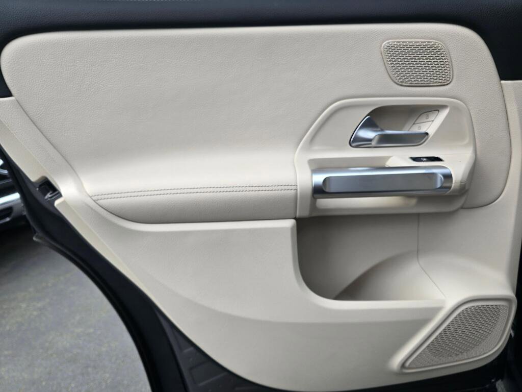 New 2026 Mercedes-Benz GLB 250 4MATIC image 19