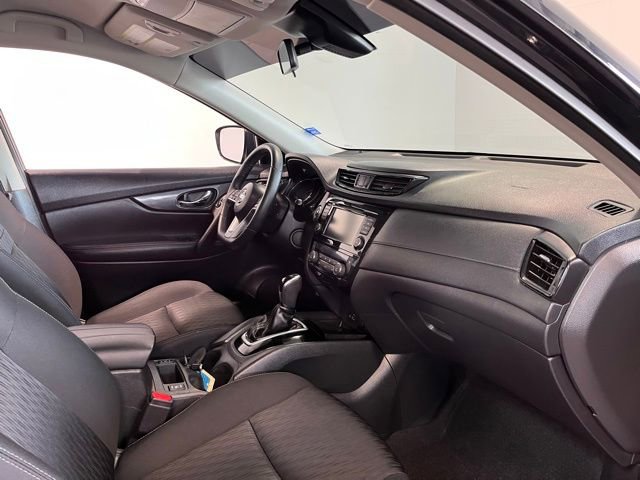 Used 2020 Nissan Rogue SV image 11