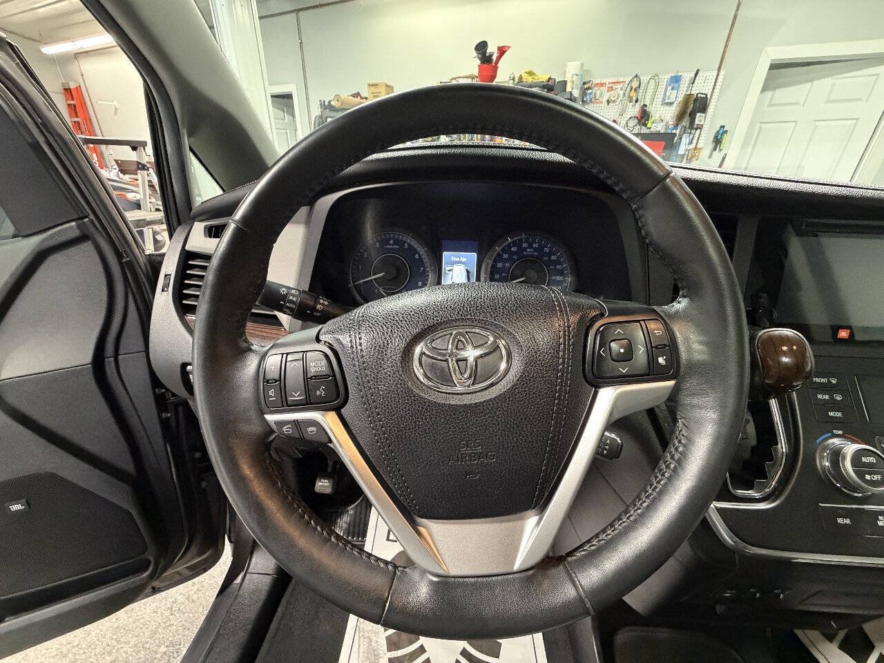 Used 2016 Toyota Sienna Limited Premium AWD/4WD image 12