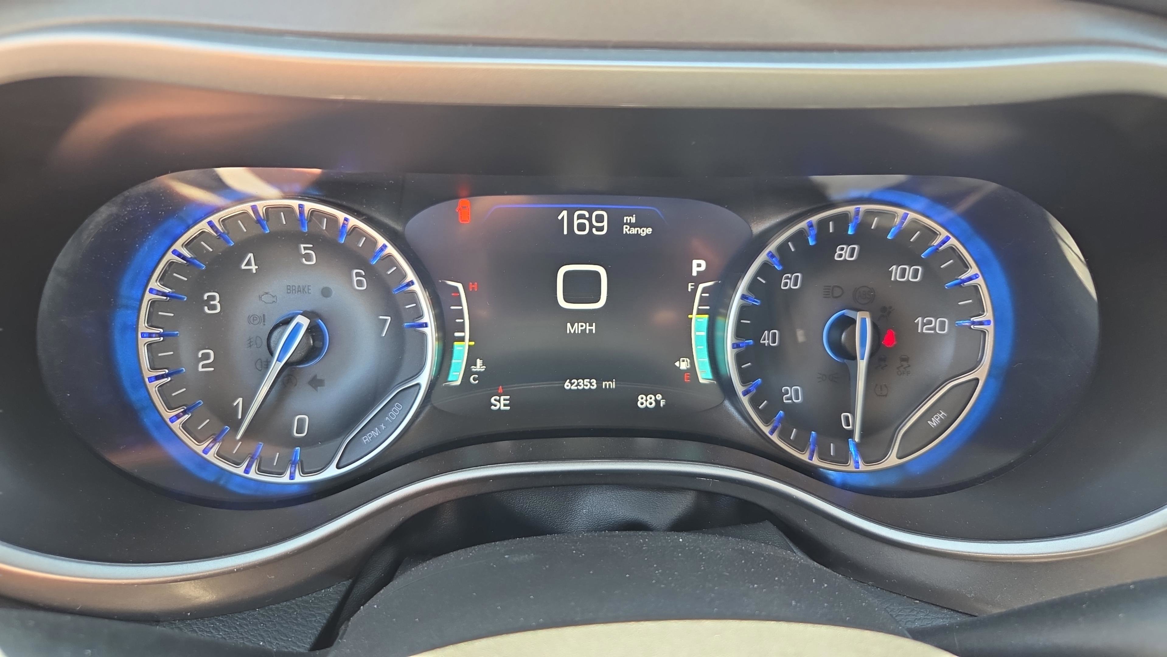 Used 2024 Chrysler Pacifica Touring-L image 17