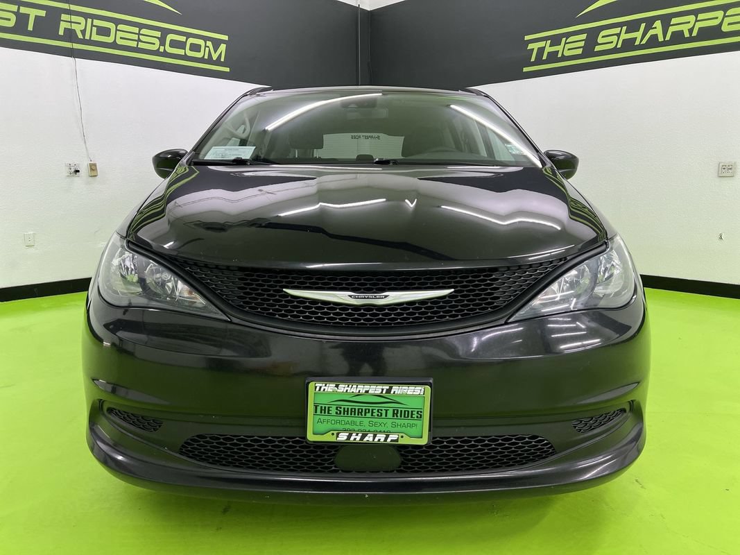 Used 2024 Chrysler Voyager LX FWD image 3