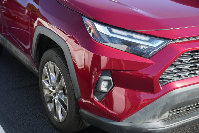 Used 2022 Toyota RAV4 XLE Premium AWD/4WD image 2