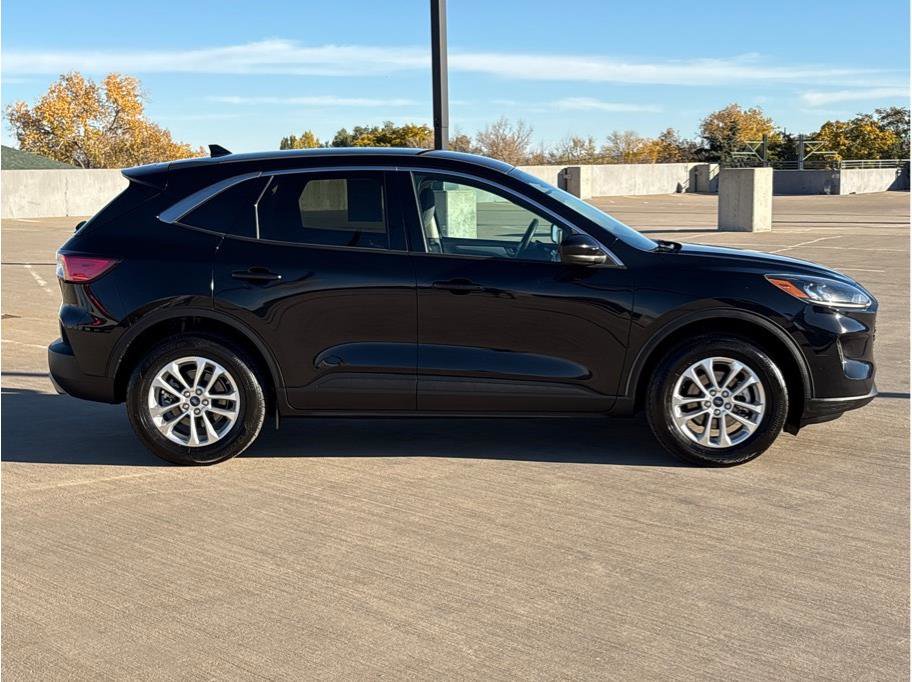 Used 2020 Ford Escape SE image 9