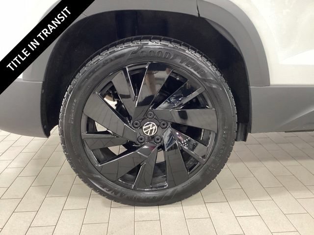 Used 2024 Volkswagen Taos SE w/ Panoramic Sunroof Package AWD/4WD image 25