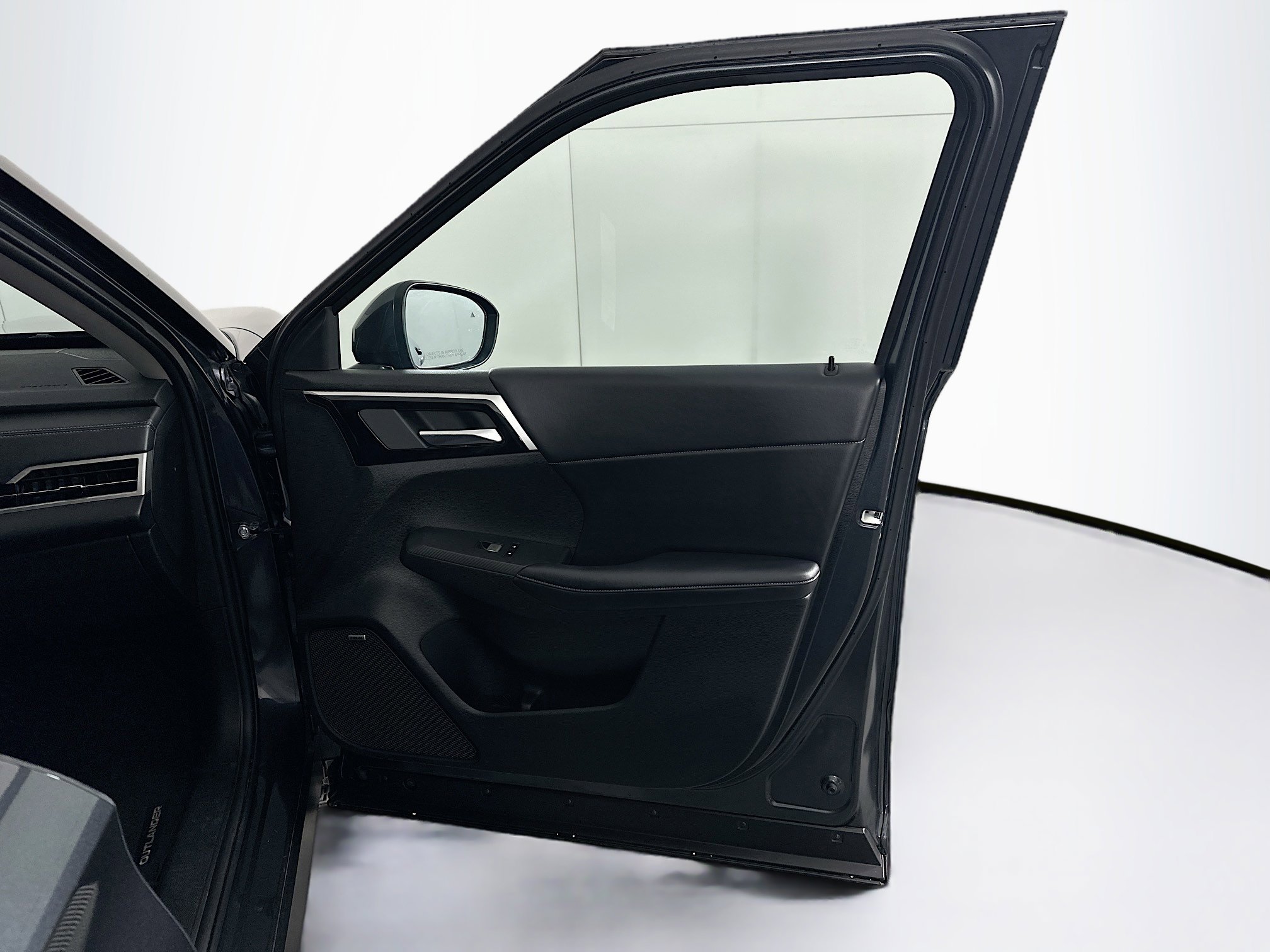 Used 2025 Mitsubishi Outlander SE AWD/4WD image 35