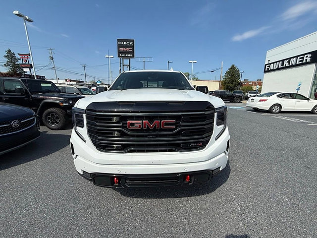 Used 2025 GMC Sierra 1500 AT4 w/ Technology Package AWD/4WD image 11